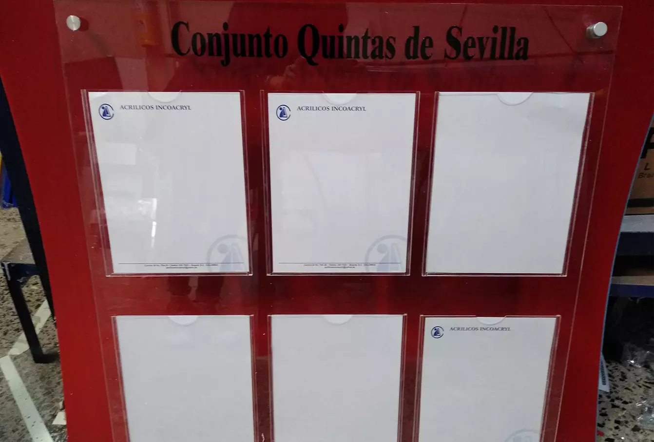 Carteleras con bolsillos acrílicos